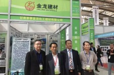 中國建材協(xié)會(huì )石膏分會(huì )會(huì )長(cháng)徐絡(luò )屹、西安建筑科技大學(xué)控股集團公司剛總蒞臨金龍建材展會(huì )現場(chǎng)參觀(guān)指導