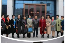 甘肅省女企業(yè)家聯(lián)合會(huì )蒞臨金龍公司參觀(guān)考察
